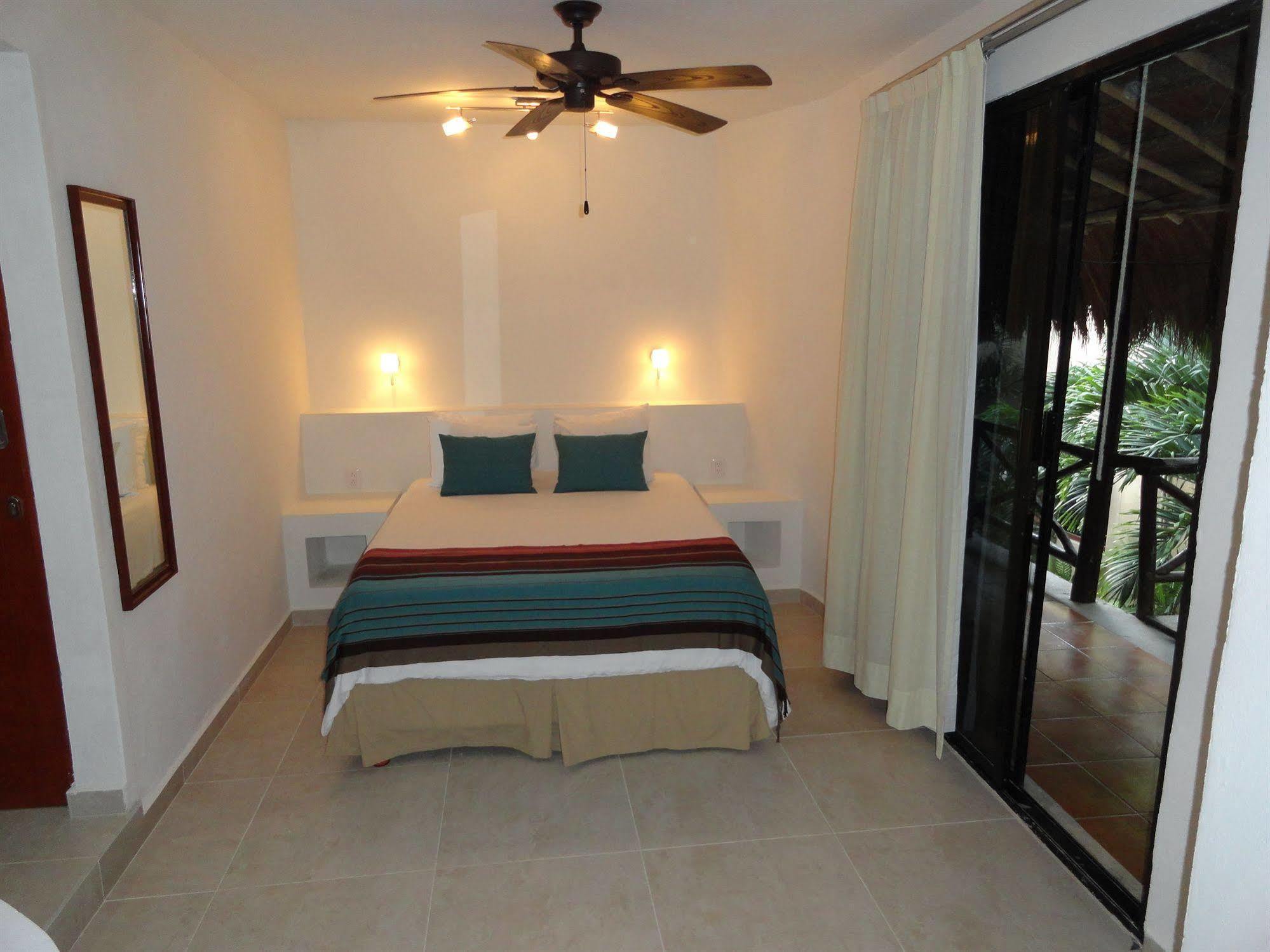 Hotel Club Yebo Playa del Carmen Esterno foto